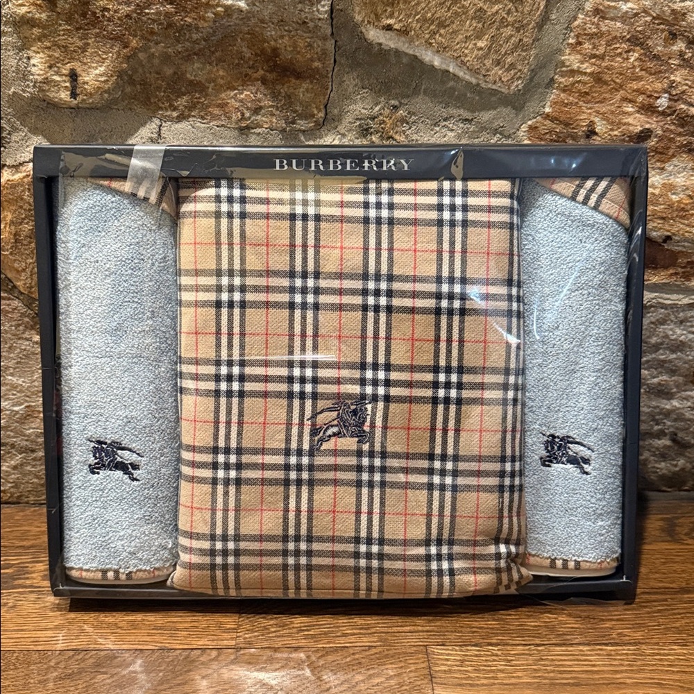 Burberry Beige and Black Plaid Towel Set
